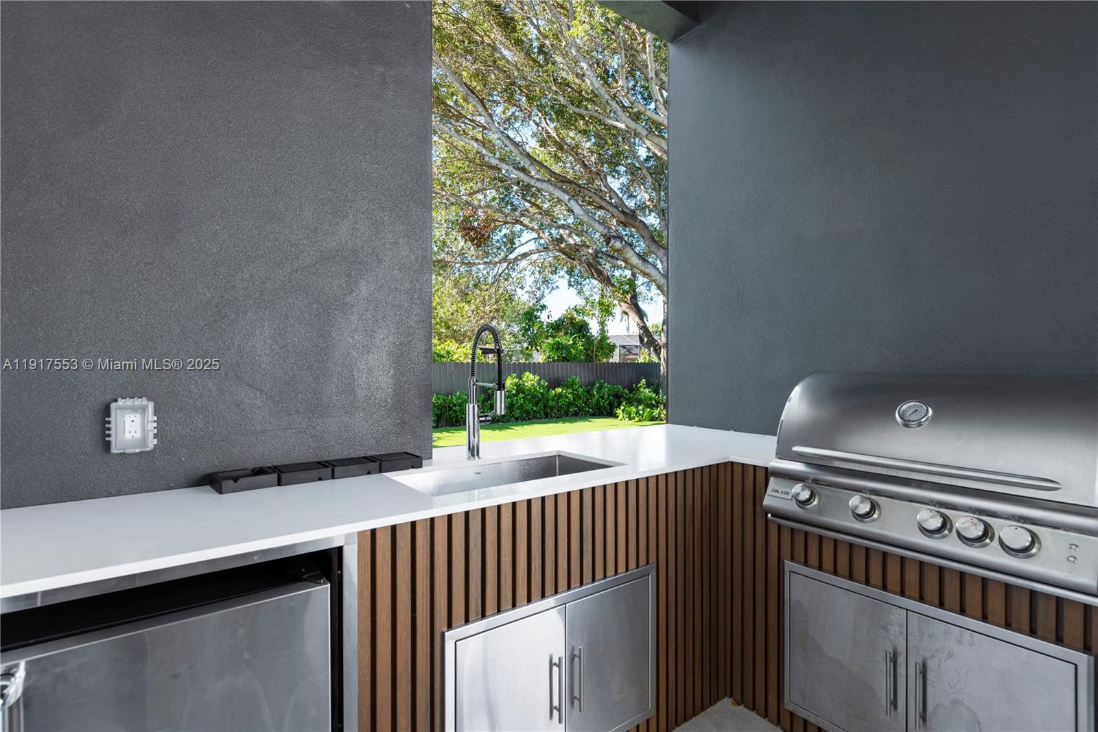 GREYKNOLL ESTATES - Residential Lease