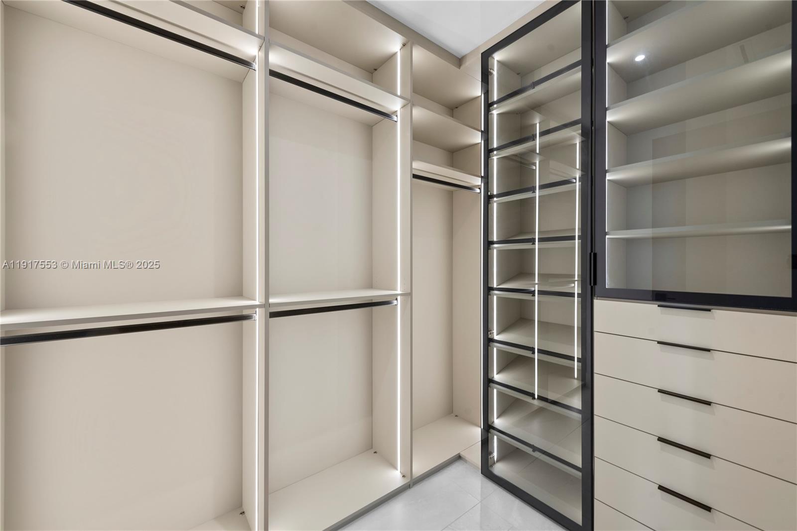 GREYKNOLL ESTATES - Residential Lease