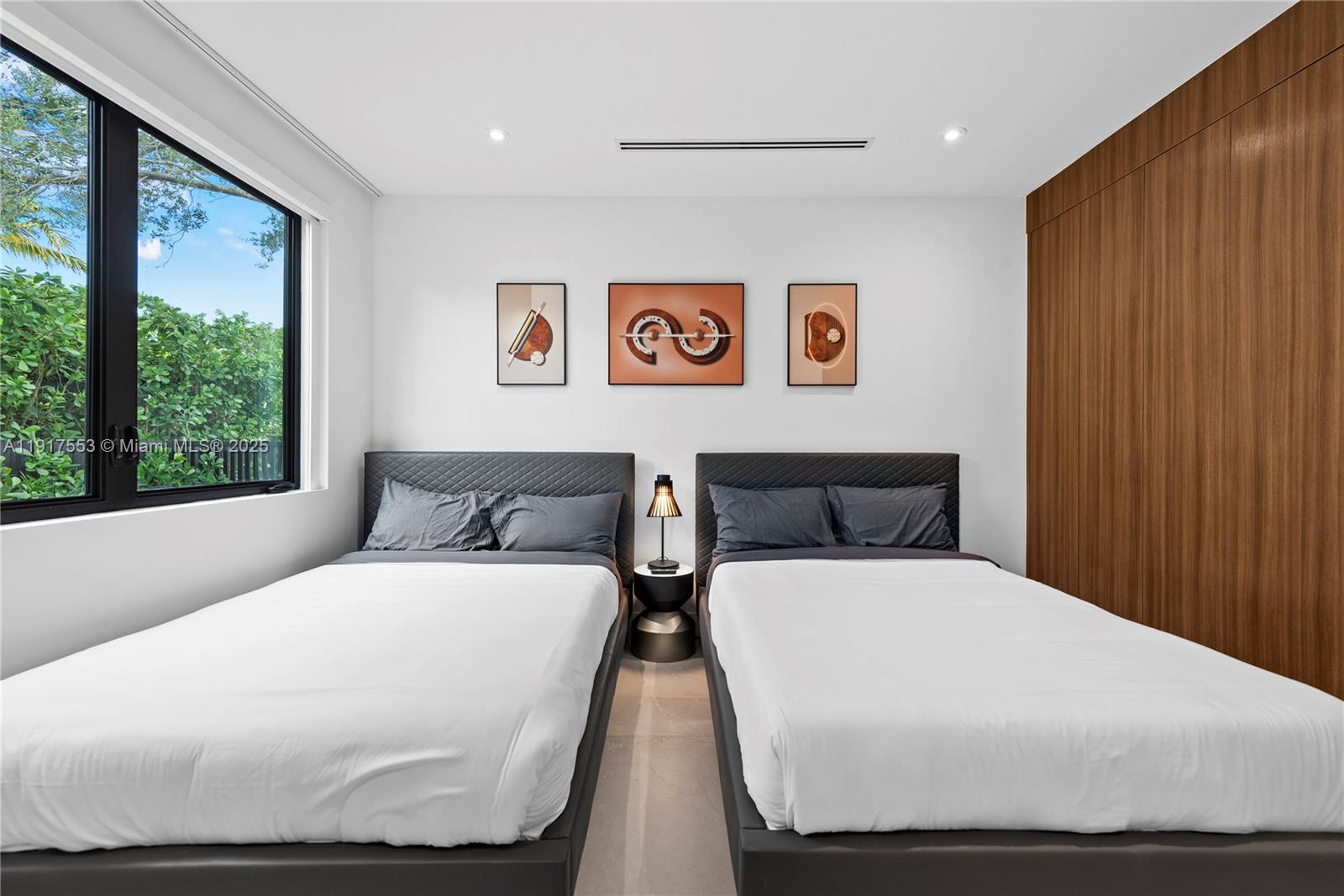 GREYKNOLL ESTATES - Residential Lease