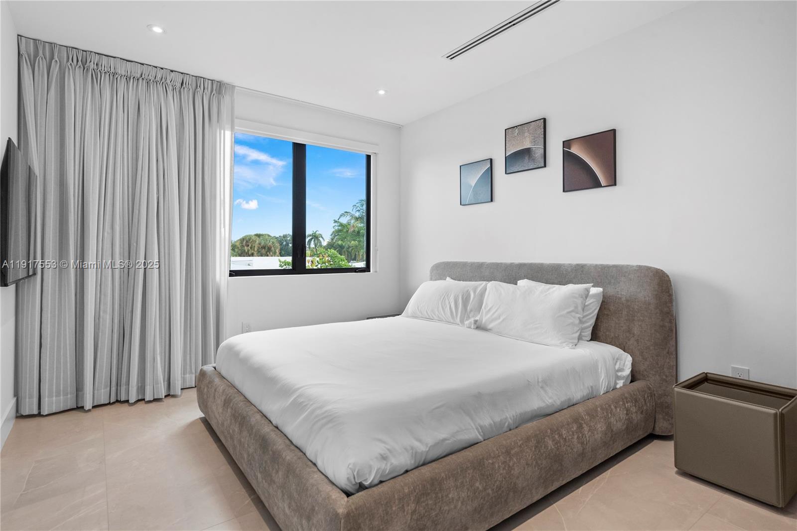 GREYKNOLL ESTATES - Residential Lease