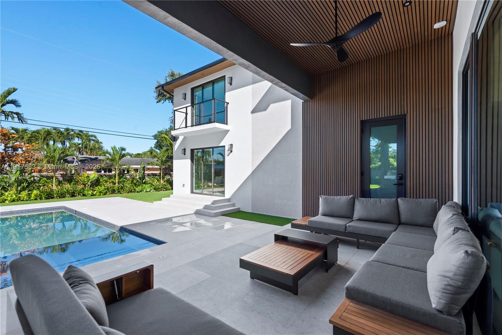 GREYKNOLL ESTATES - Residential Lease