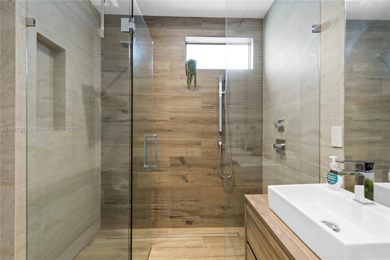 GREYKNOLL ESTATES - Residential Lease