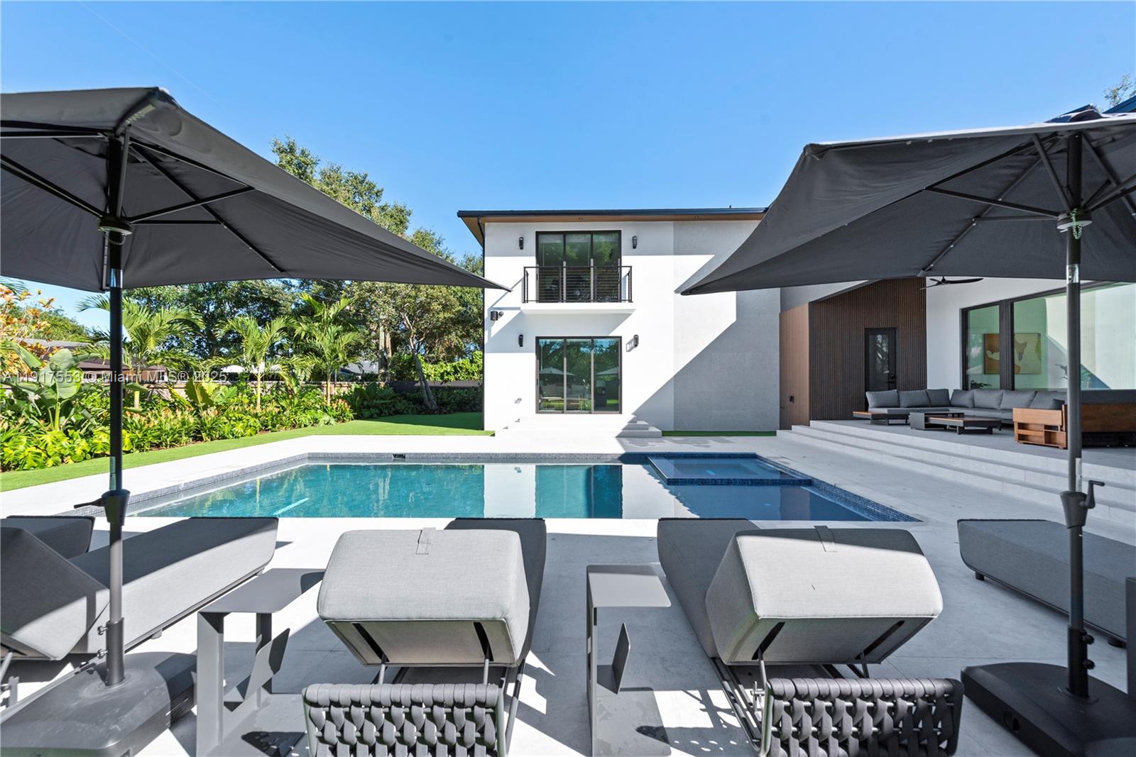 GREYKNOLL ESTATES - Residential Lease