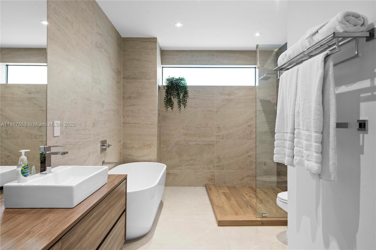 GREYKNOLL ESTATES - Residential Lease