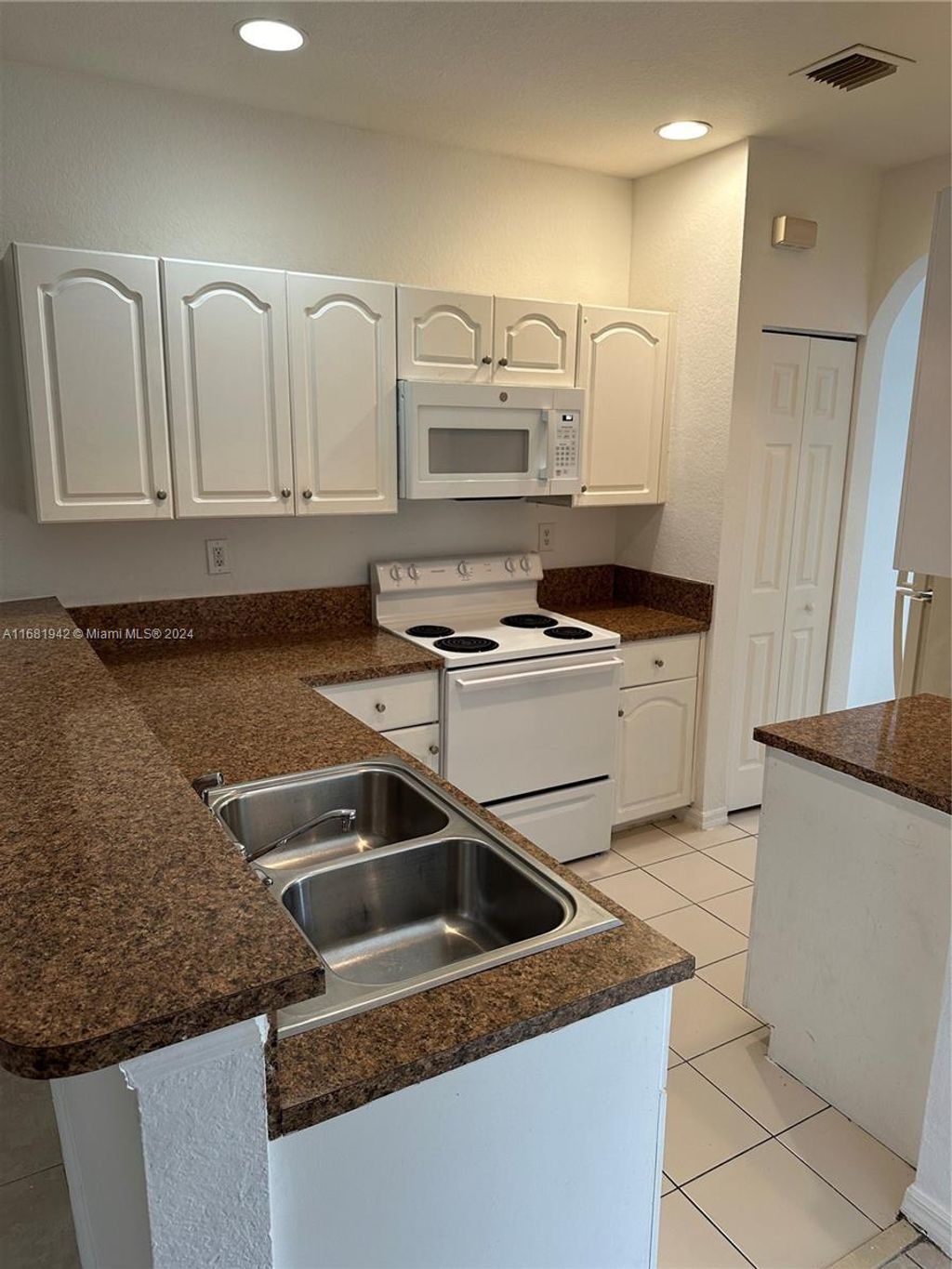 Photo of 6034 SW 19th St #6034, North Lauderdale, FL 33068 (MLS # A11681942)