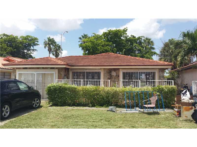 Bank owned 3 Bed/2 Bath home in Kendall. Home is in need of repair. Existing code violations. Bring cash offers. All offers must be submitted by the buyer's agent using the online offer management system. Access the system via the link below. A techno logy fee will apply to the buyer's agent upon consummation of a sale. Offer link to property: www.spsreo.com/?c=8AIG