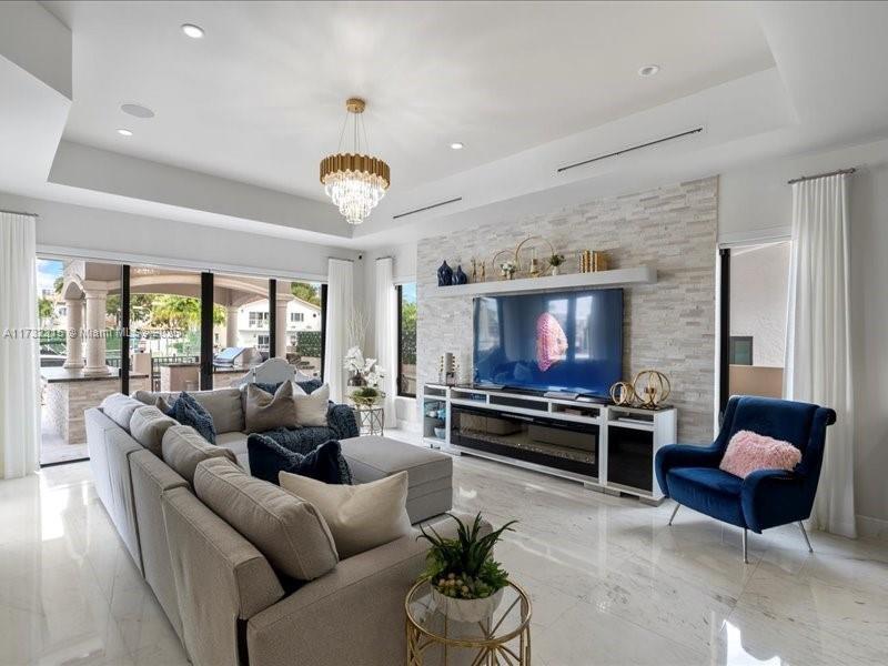 EASTERN SHORES 1ST ADDN - Residential