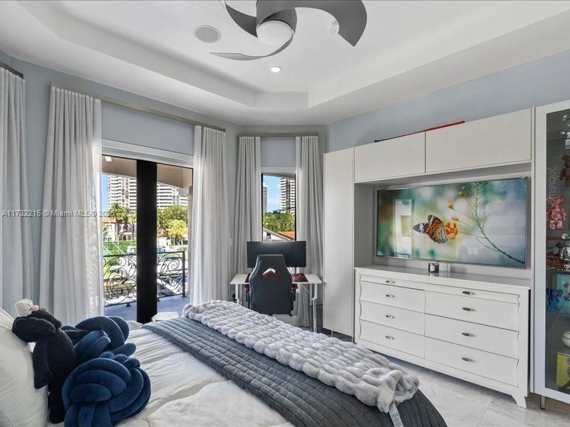 EASTERN SHORES 1ST ADDN - Residential