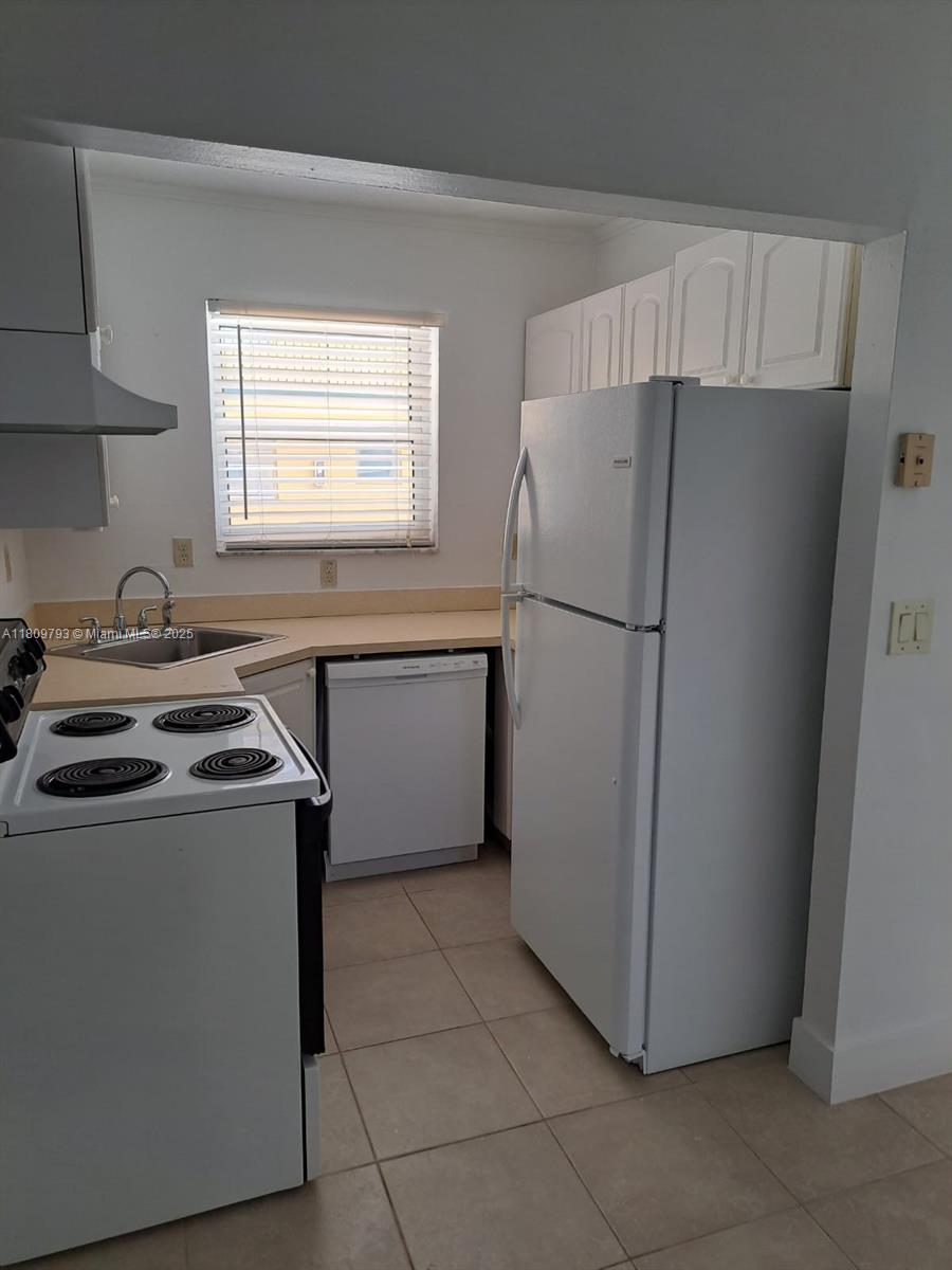 MOONRAKER CONDO - Residential