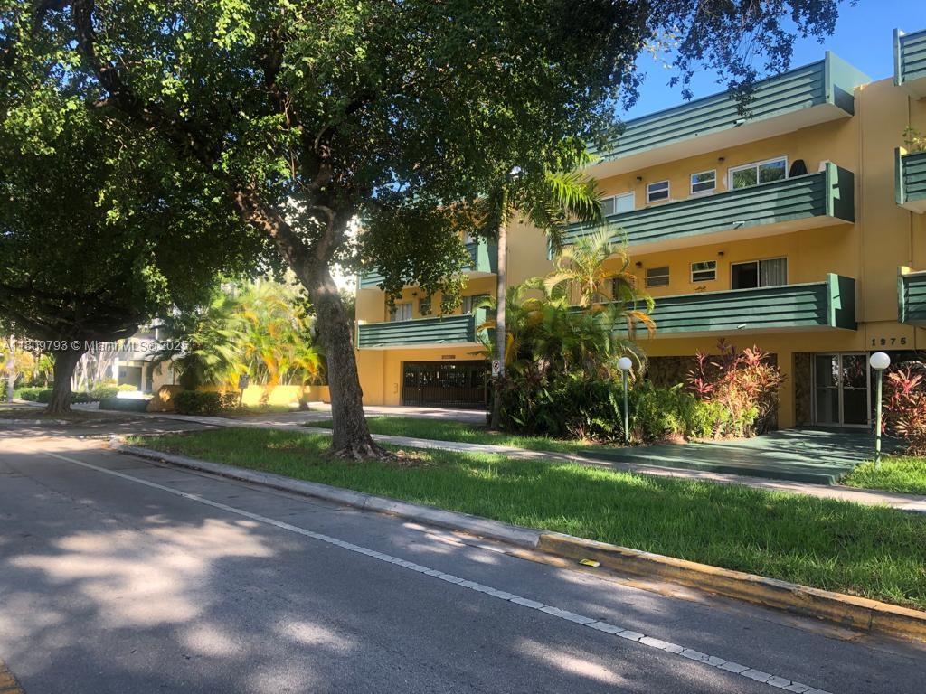 1975 Ne 135th St 2D, North Miami, Miami-Dade County, Florida - 1 Bedrooms  
1 Bathrooms - 