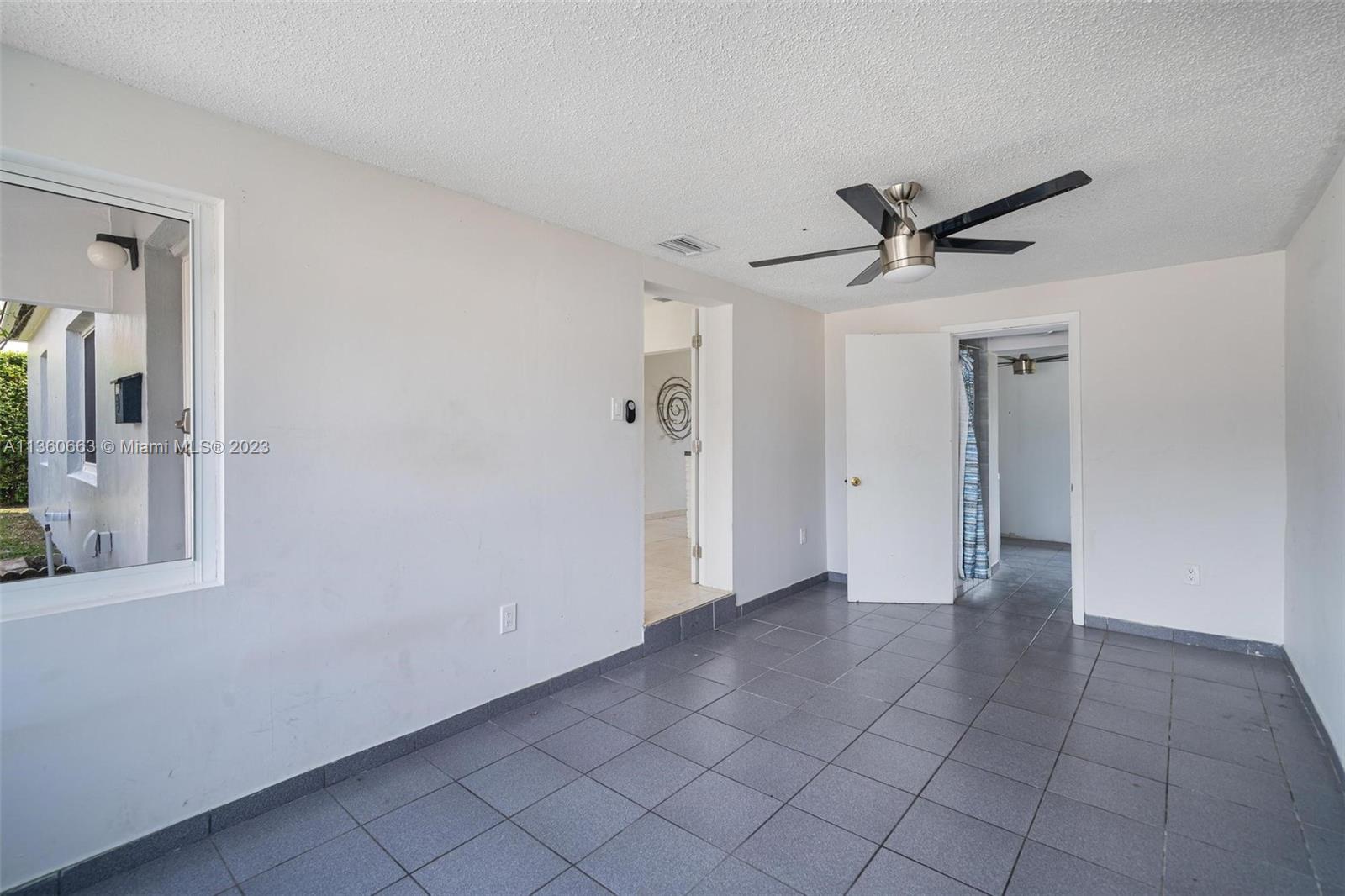 TAMIAMI GARDENS - Residential