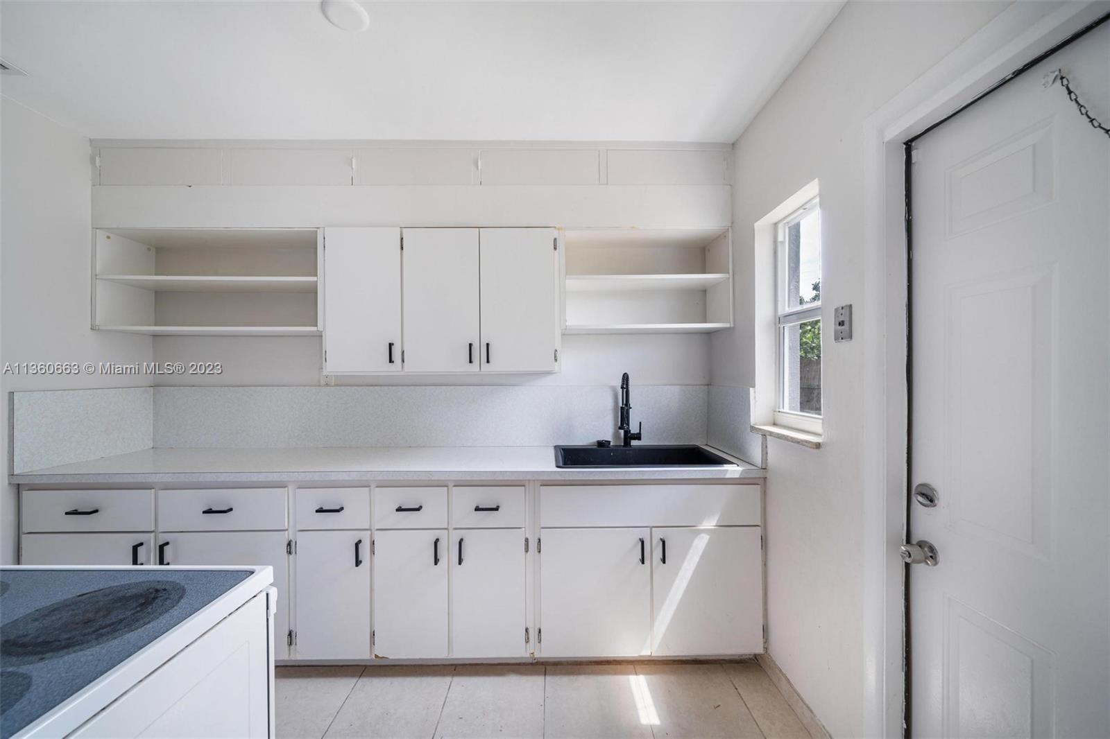 TAMIAMI GARDENS - Residential