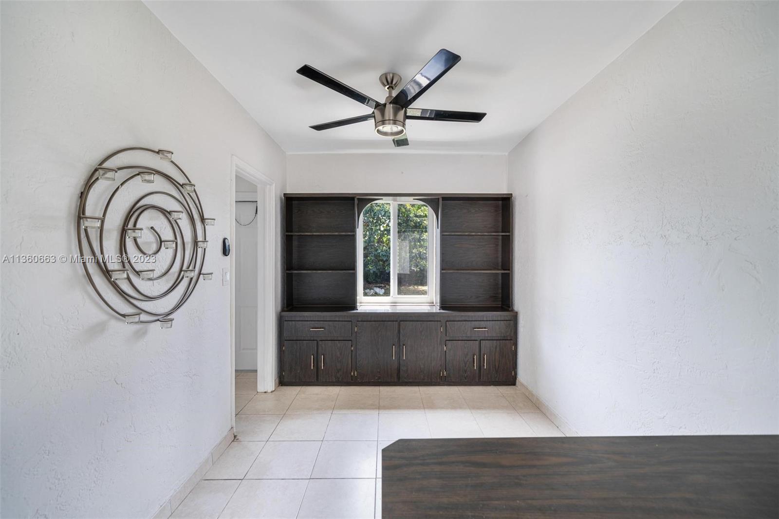 TAMIAMI GARDENS - Residential