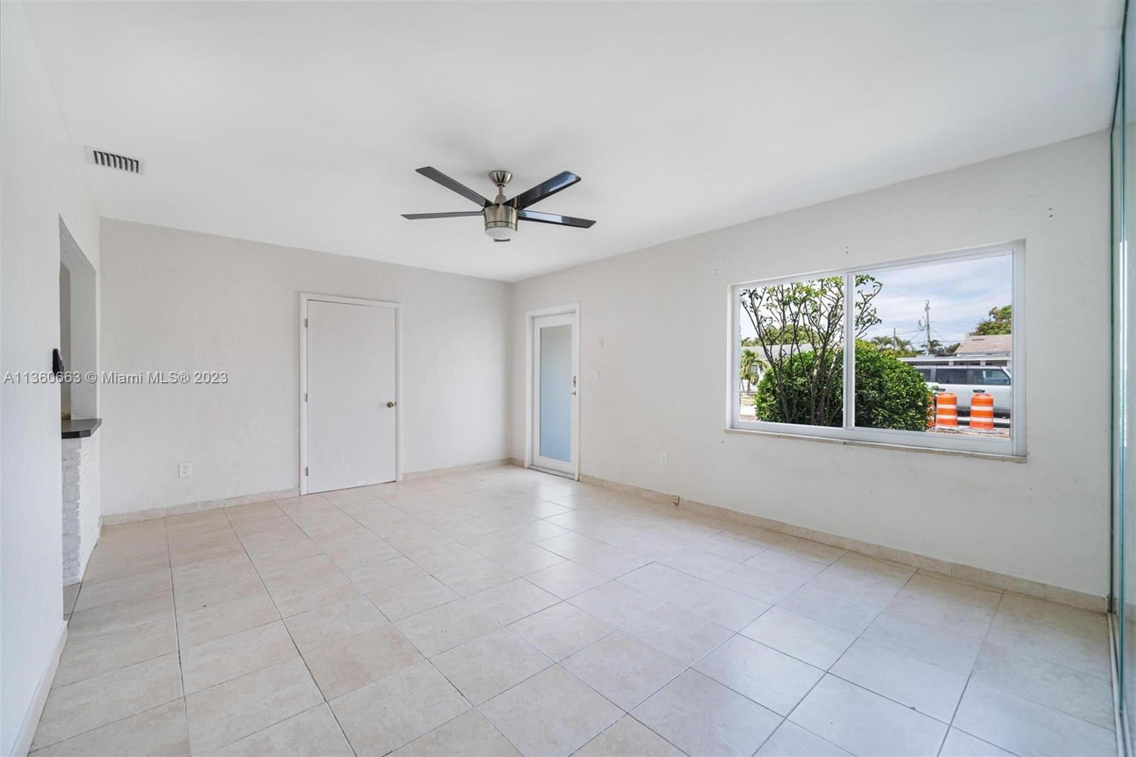 TAMIAMI GARDENS - Residential