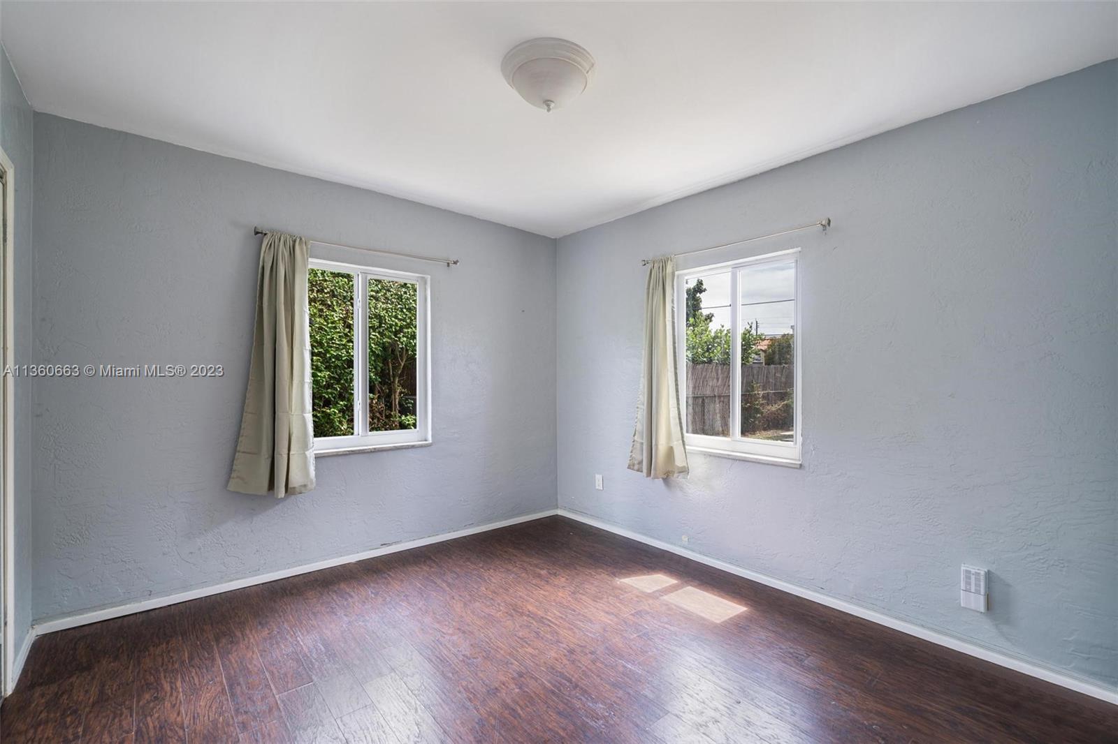 TAMIAMI GARDENS - Residential