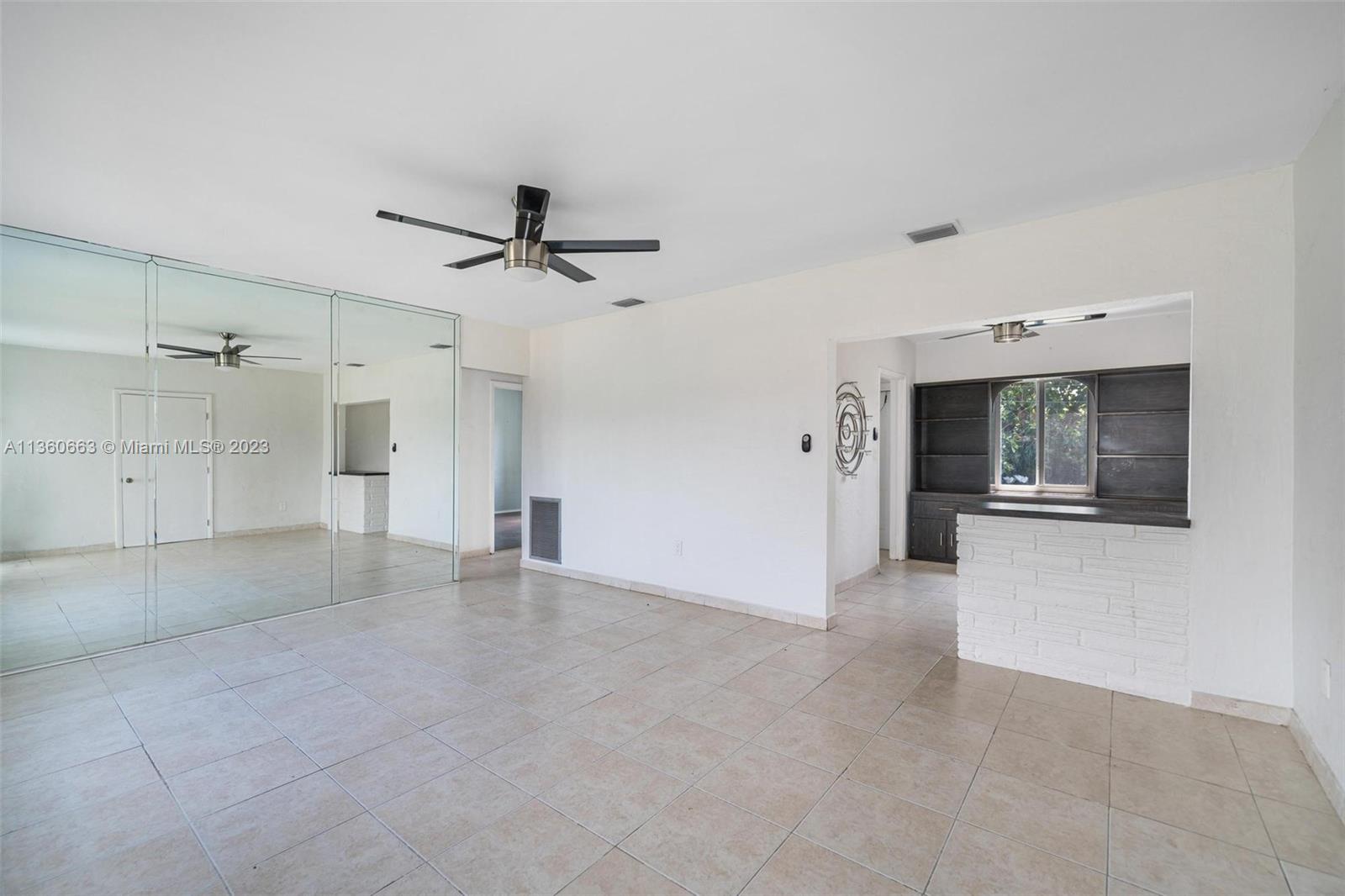 TAMIAMI GARDENS - Residential