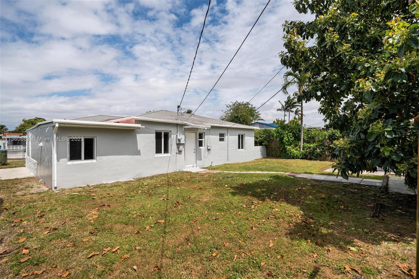 TAMIAMI GARDENS - Residential