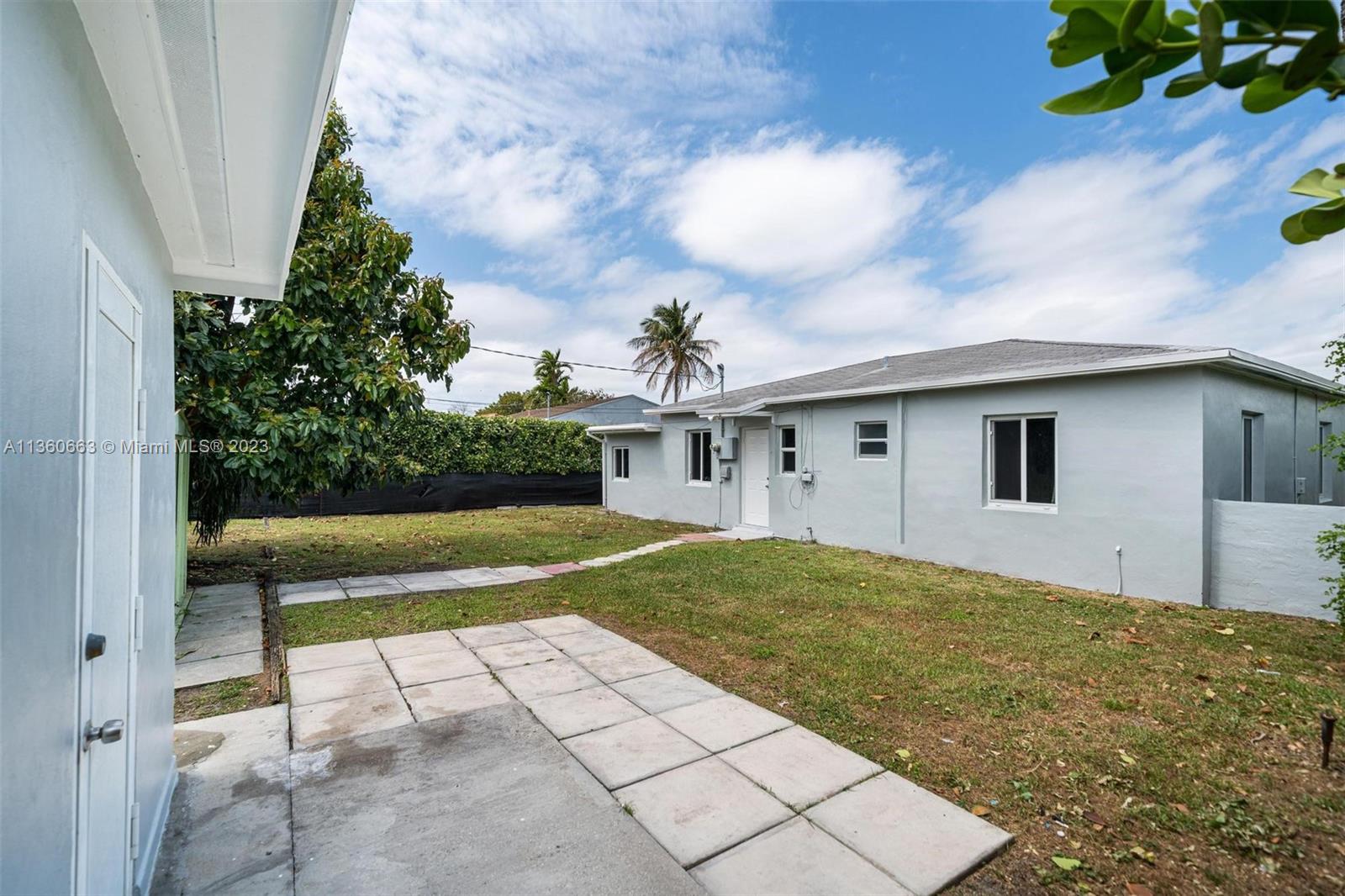 TAMIAMI GARDENS - Residential