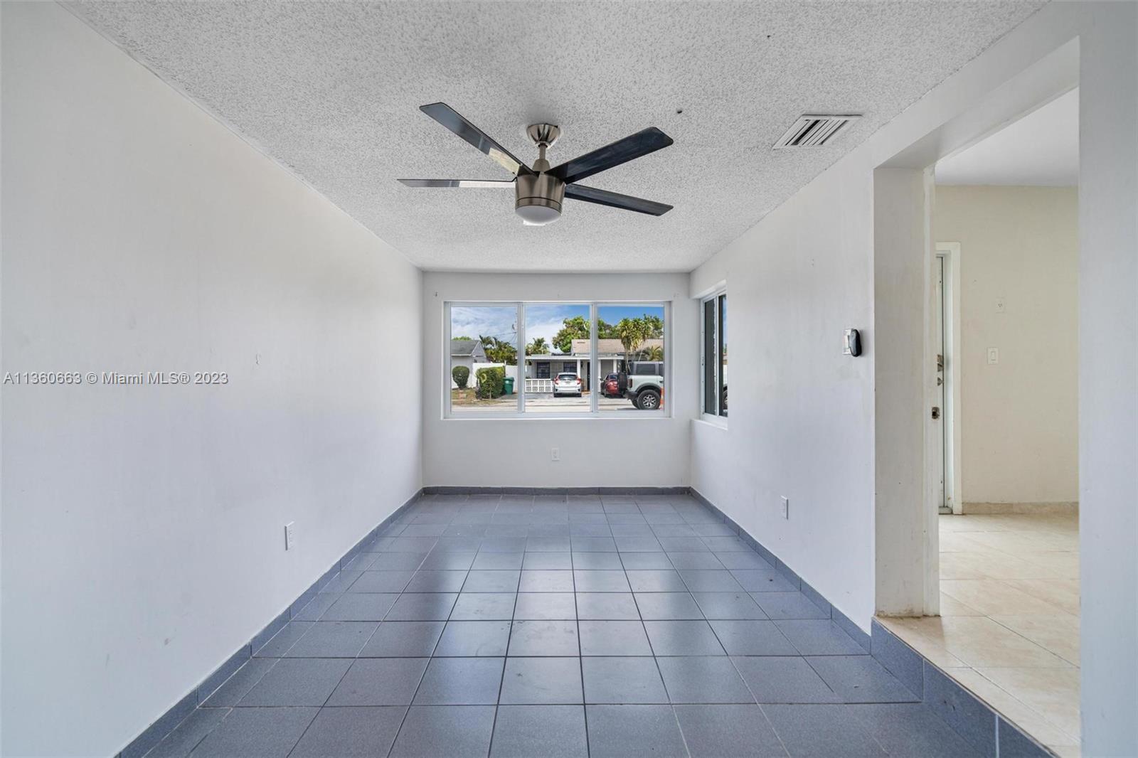 TAMIAMI GARDENS - Residential