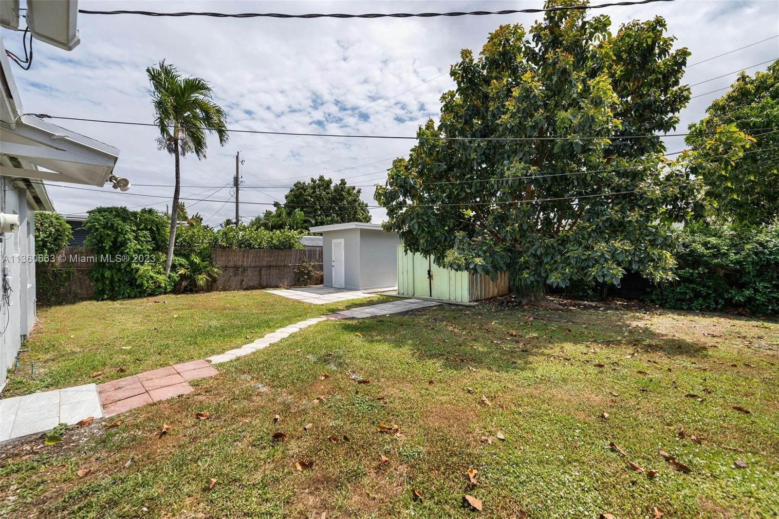 TAMIAMI GARDENS - Residential