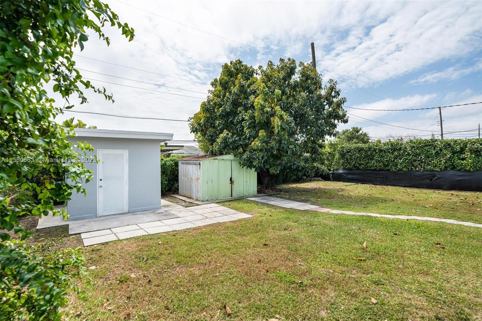 TAMIAMI GARDENS - Residential