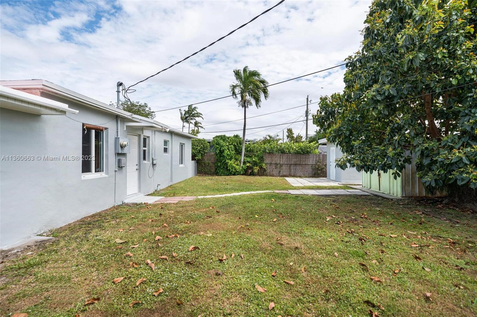 TAMIAMI GARDENS - Residential