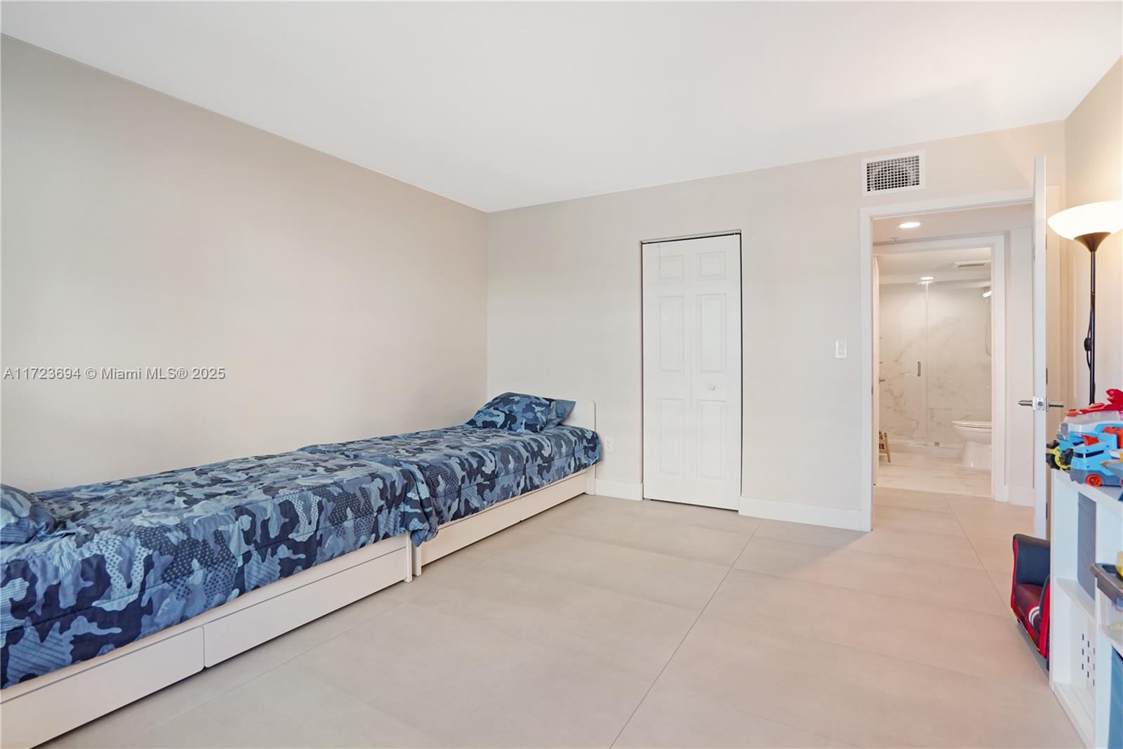 THE MARK ON BRICKELL COND - Residential