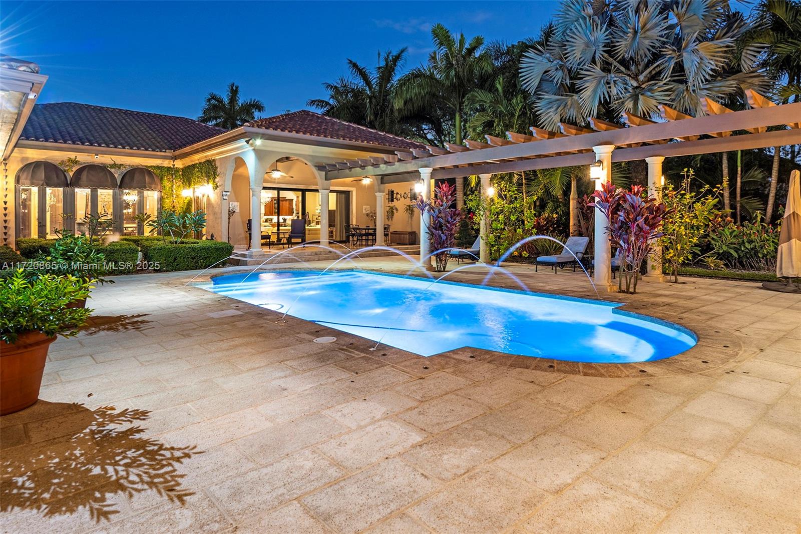 CANEROS OAK - Residential