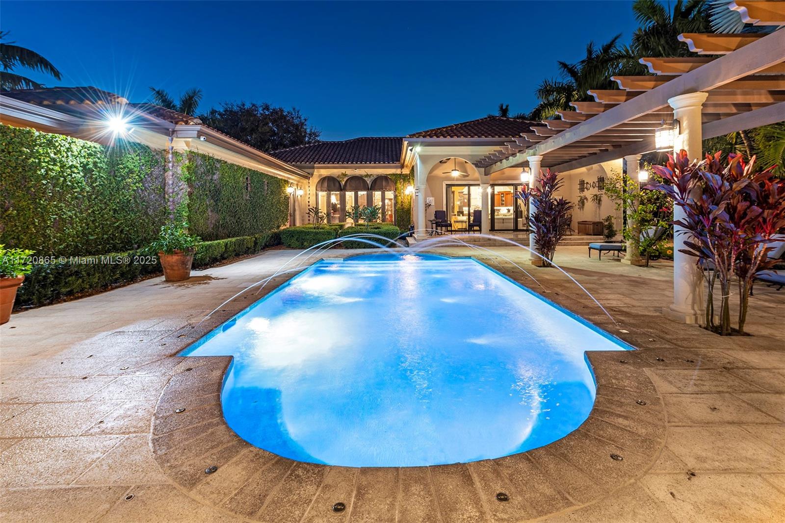 CANEROS OAK - Residential
