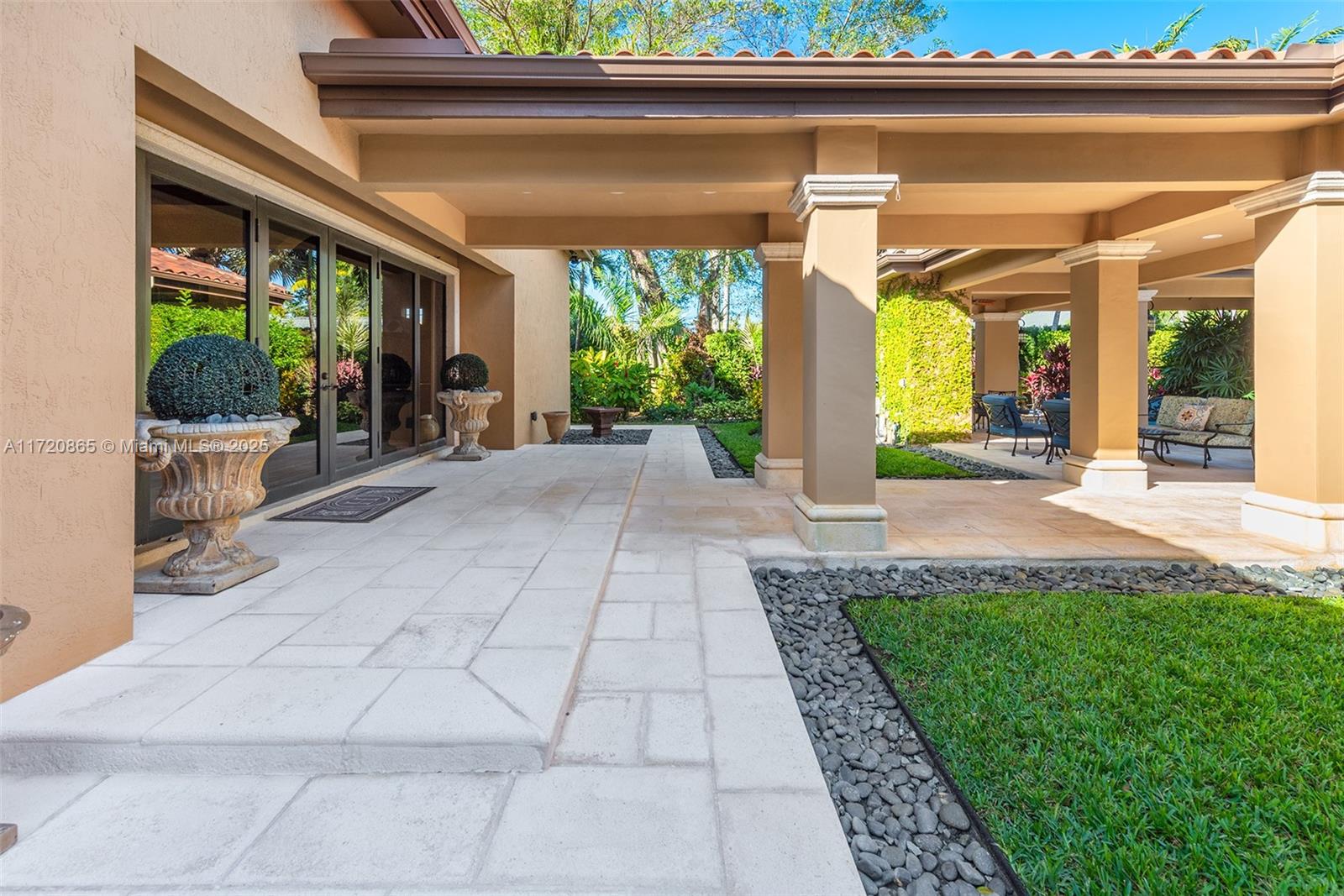 CANEROS OAK - Residential