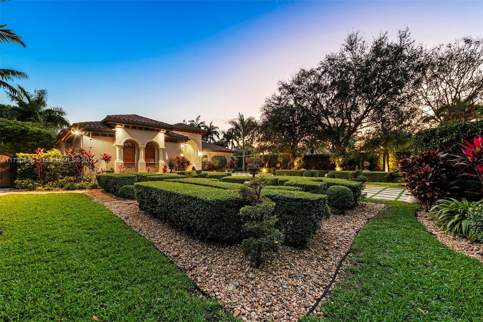 CANEROS OAK - Residential