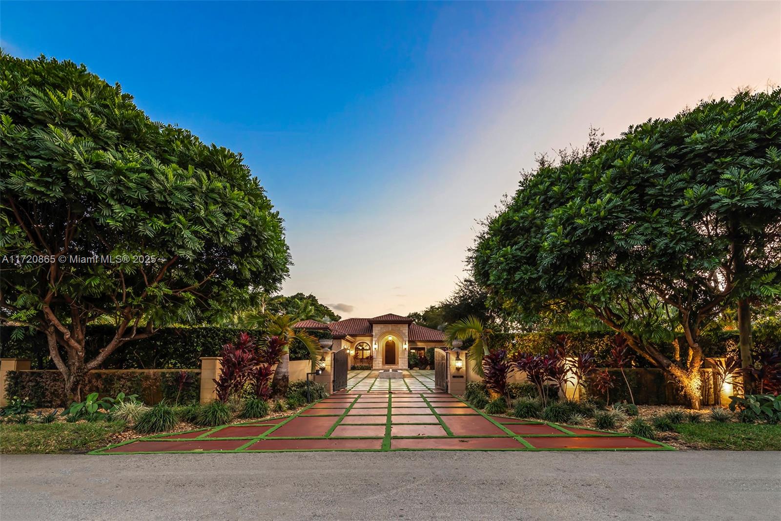 CANEROS OAK - Residential