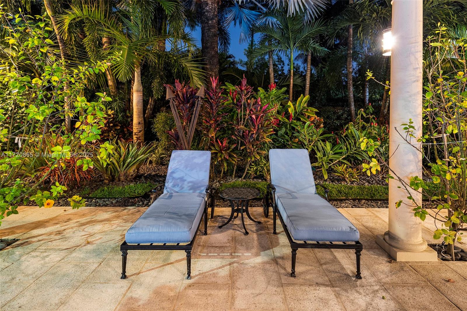 CANEROS OAK - Residential