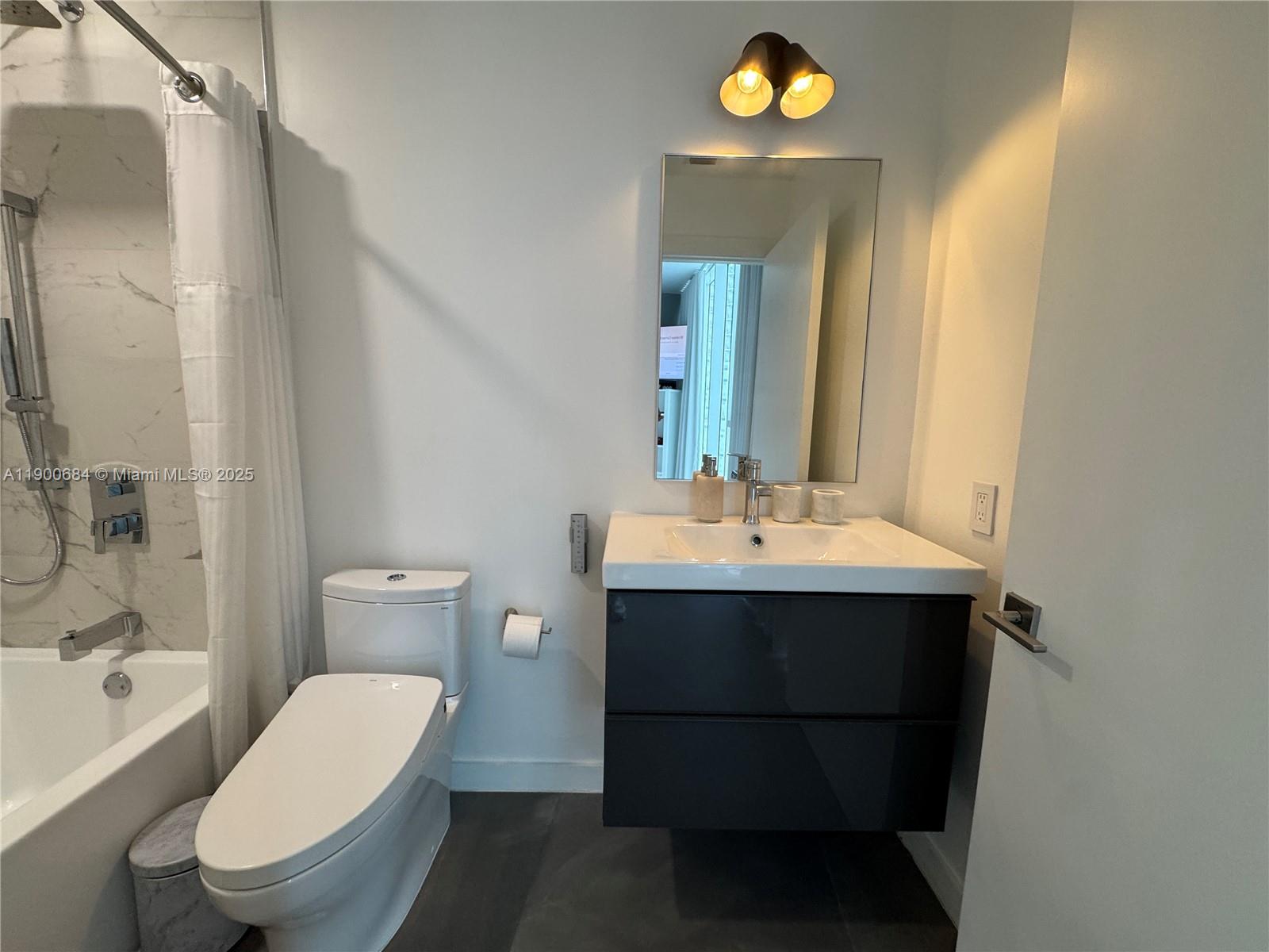 PARAMOUNT BAY CONDO - Residential Lease