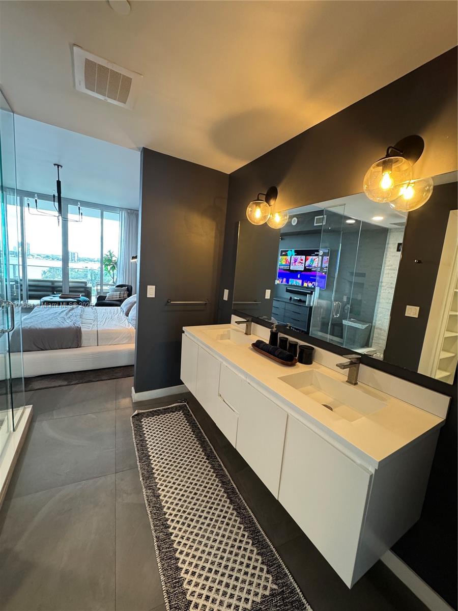 PARAMOUNT BAY CONDO - Residential Lease