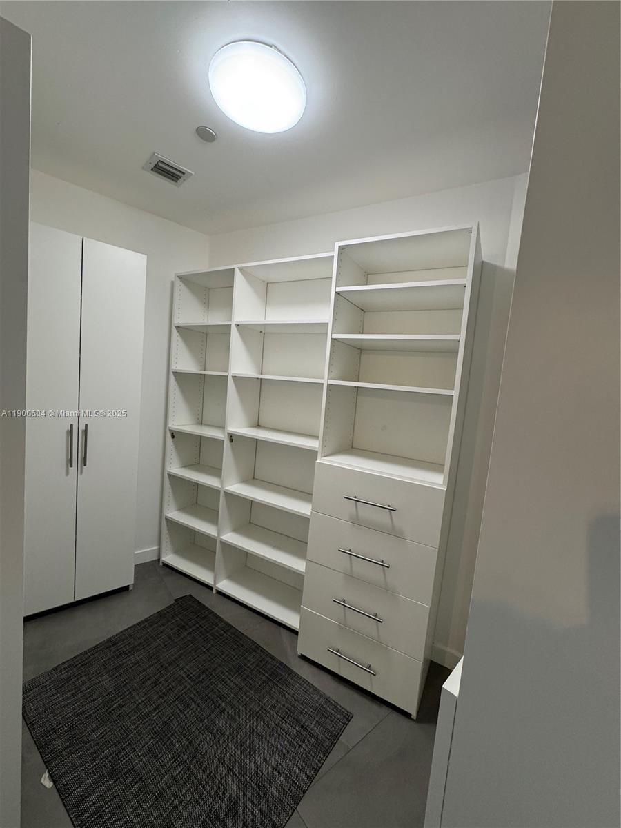 PARAMOUNT BAY CONDO - Residential Lease