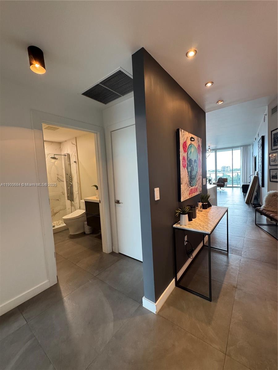 PARAMOUNT BAY CONDO - Residential Lease