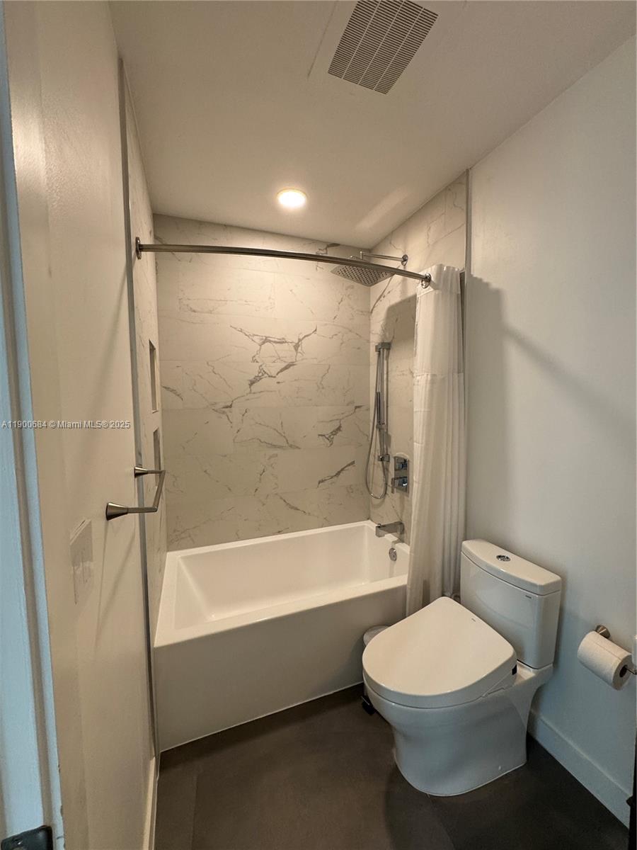 PARAMOUNT BAY CONDO - Residential Lease