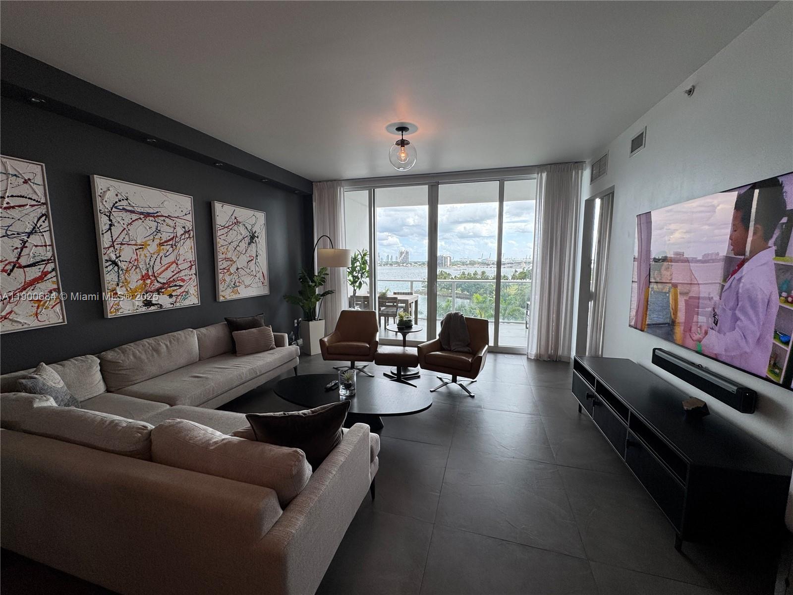 PARAMOUNT BAY CONDO - Residential Lease