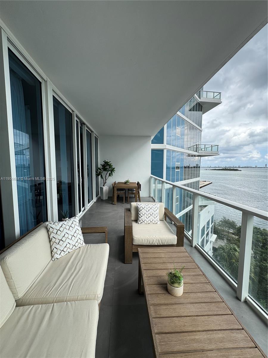 PARAMOUNT BAY CONDO - Residential Lease