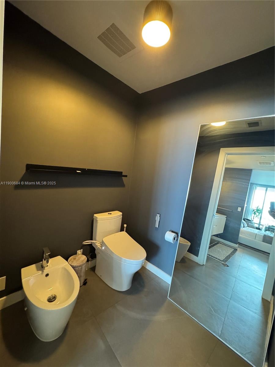 PARAMOUNT BAY CONDO - Residential Lease