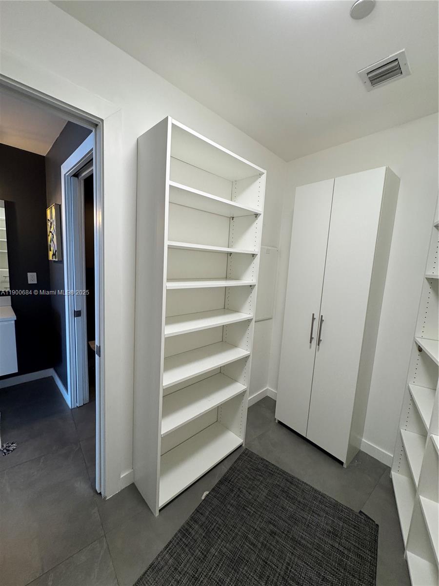 PARAMOUNT BAY CONDO - Residential Lease