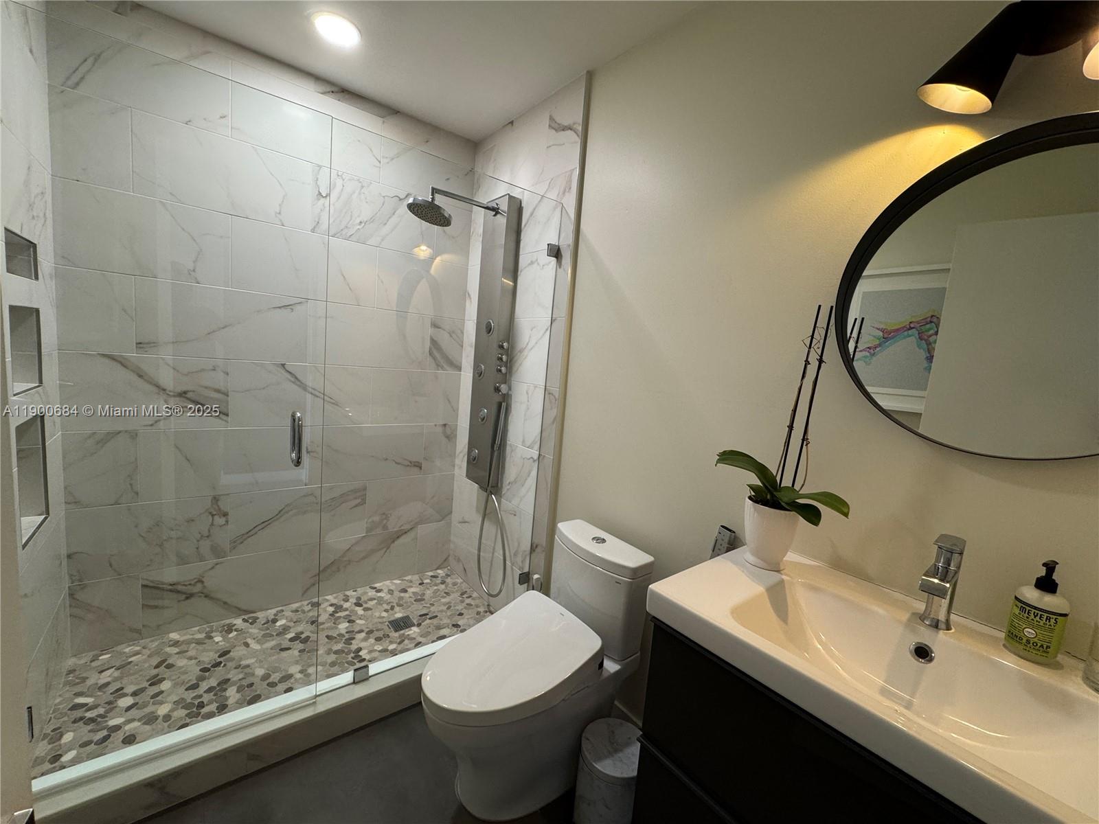 PARAMOUNT BAY CONDO - Residential Lease