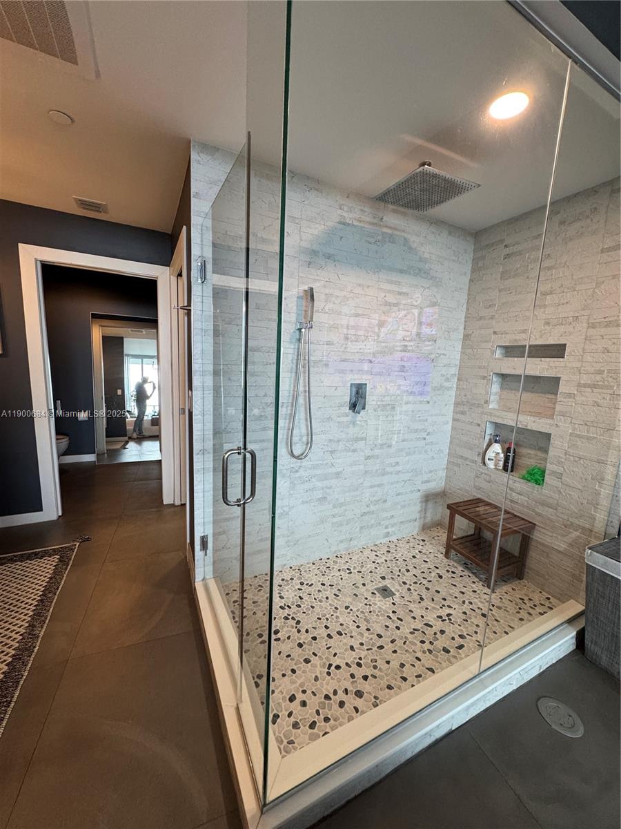 PARAMOUNT BAY CONDO - Residential Lease