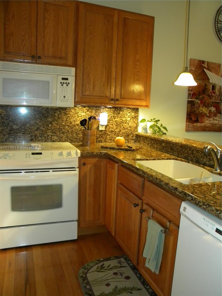 TRADEWINDS AT DOS LAGOS C - Residential