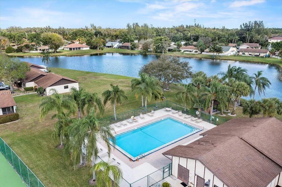 Charming villa in the gated community of TradeWinds at Dos Lagos Back on the market! Front yard has a garden space with an open area for seating and a small fence offering privacy to kitchen window while also letting plenty of light. Upgraded kitchen comes with oak wood cabinets, granite countertops and dining area that flows seamlessly into living room. Vaulted ceilings in main living area and master bedroom giving the space a wide-open feel along with lots of natural light. The additional bedrooms have great closet space and are perfect for family, guests or a home office. The enclosed sunroom connects through sliding doors and has removable windows to open space even more. Community amenities are within walking distance, including a clubhouse, tennis courts and heated pool.