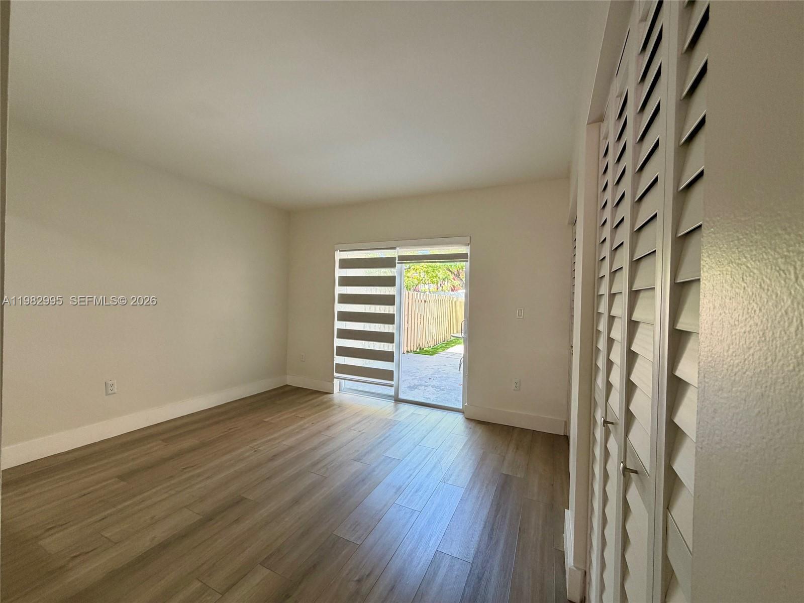 LES CHATEAUX AT INT GARDE - Residential Lease