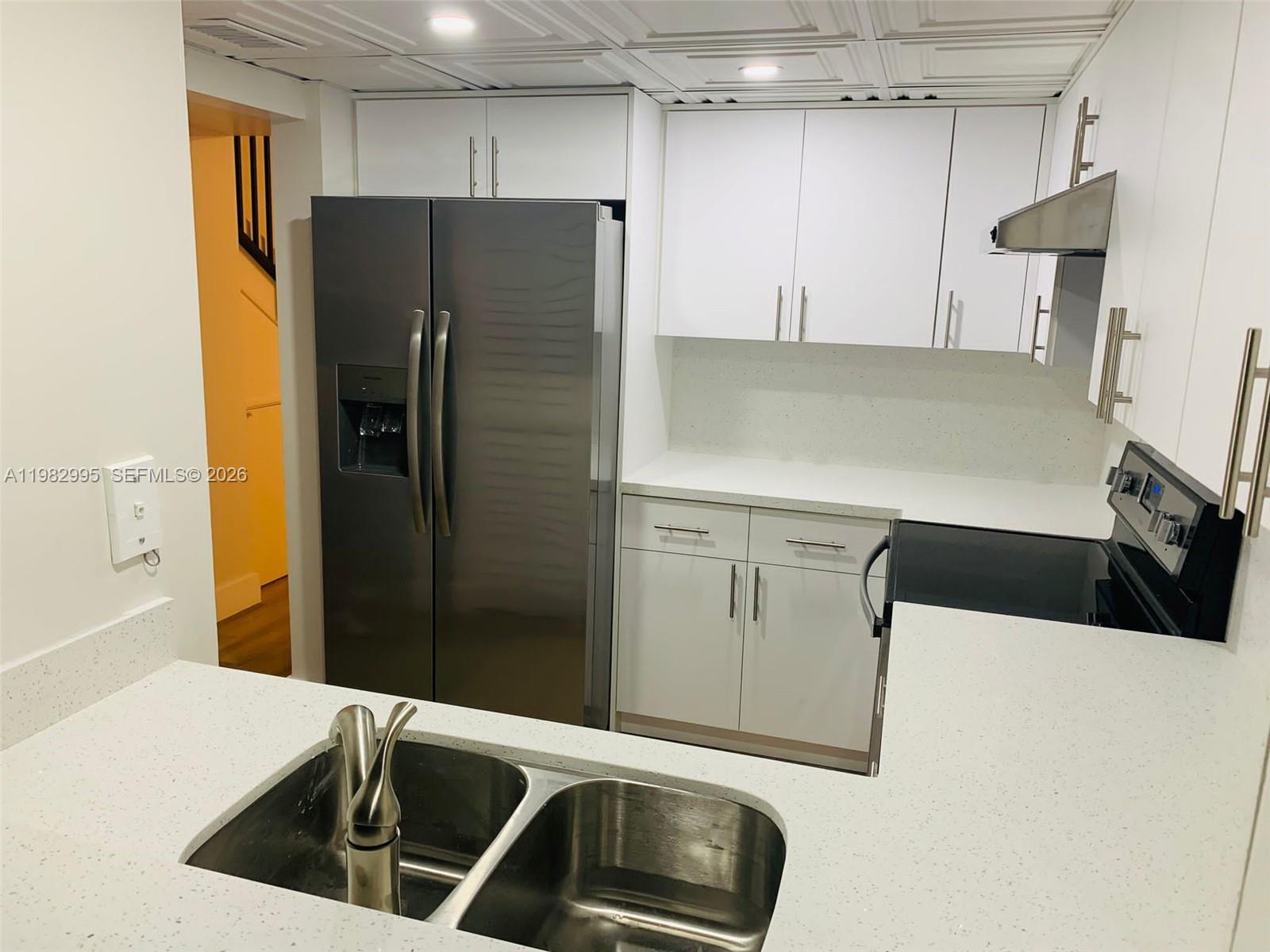 LES CHATEAUX AT INT GARDE - Residential Lease