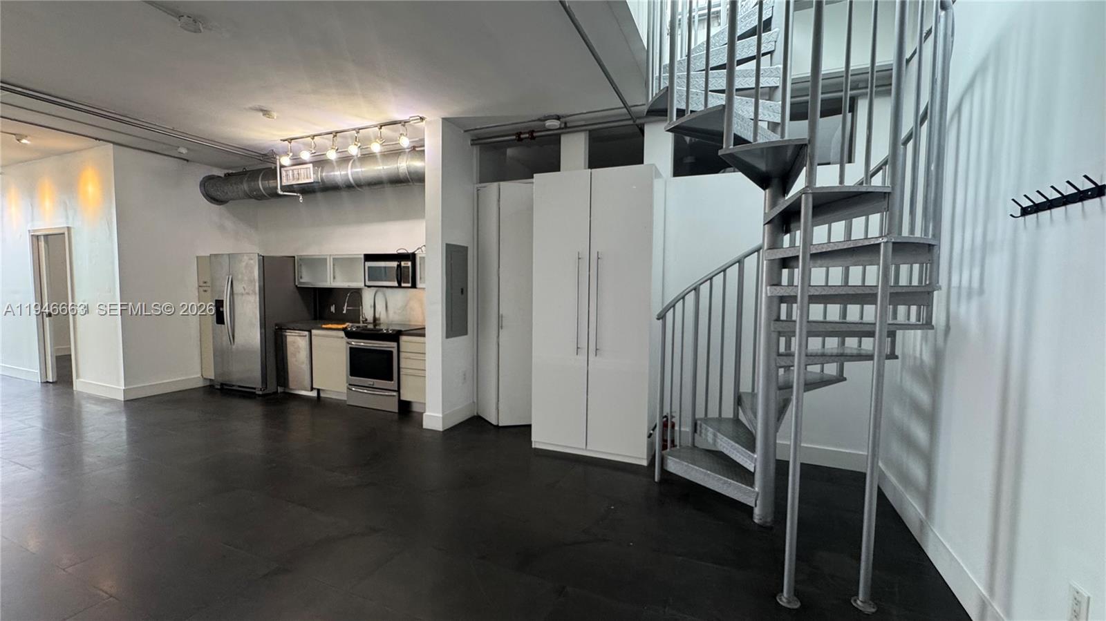 1700 Meridian Ave 506