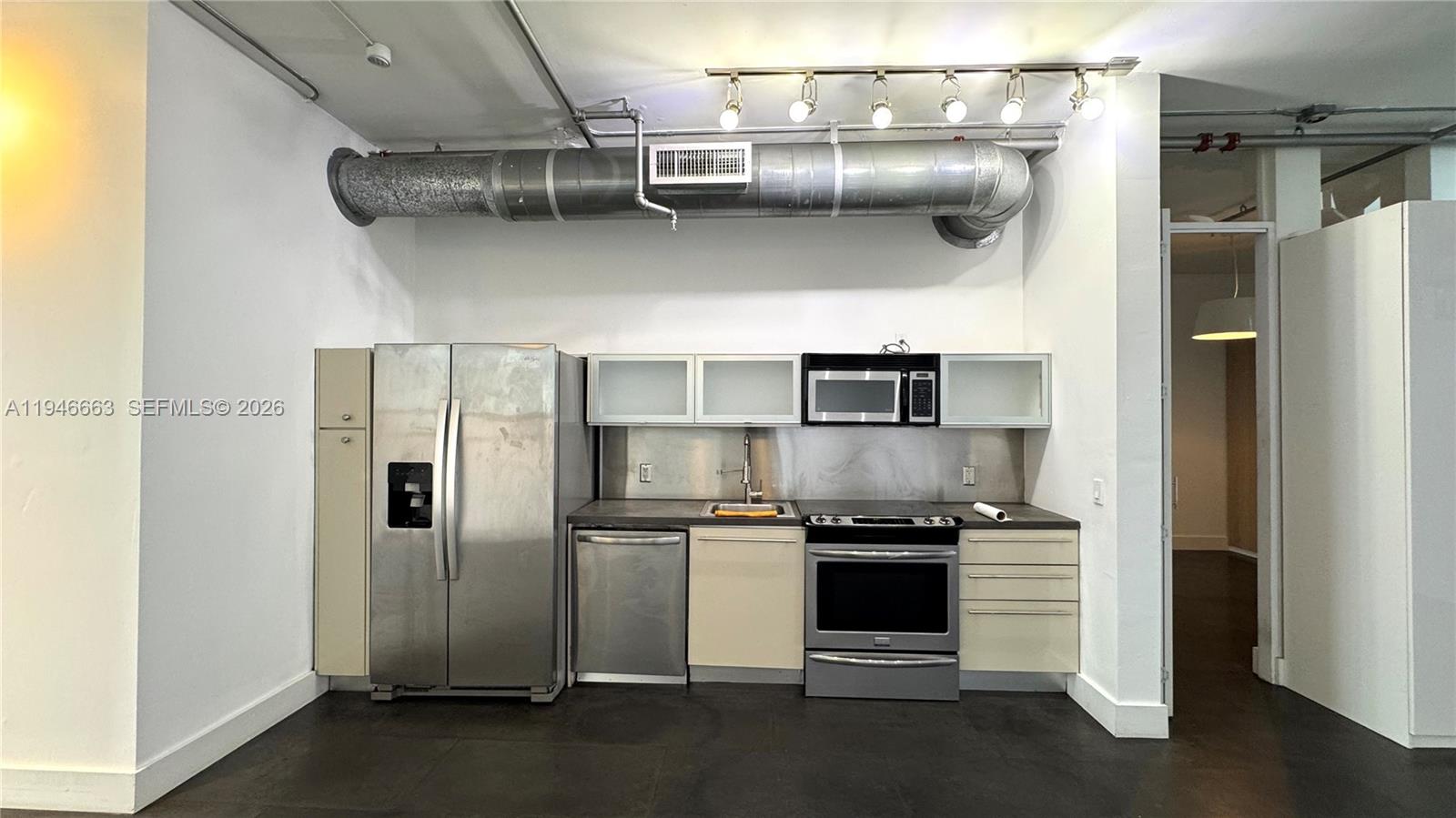 1700 Meridian Ave 506